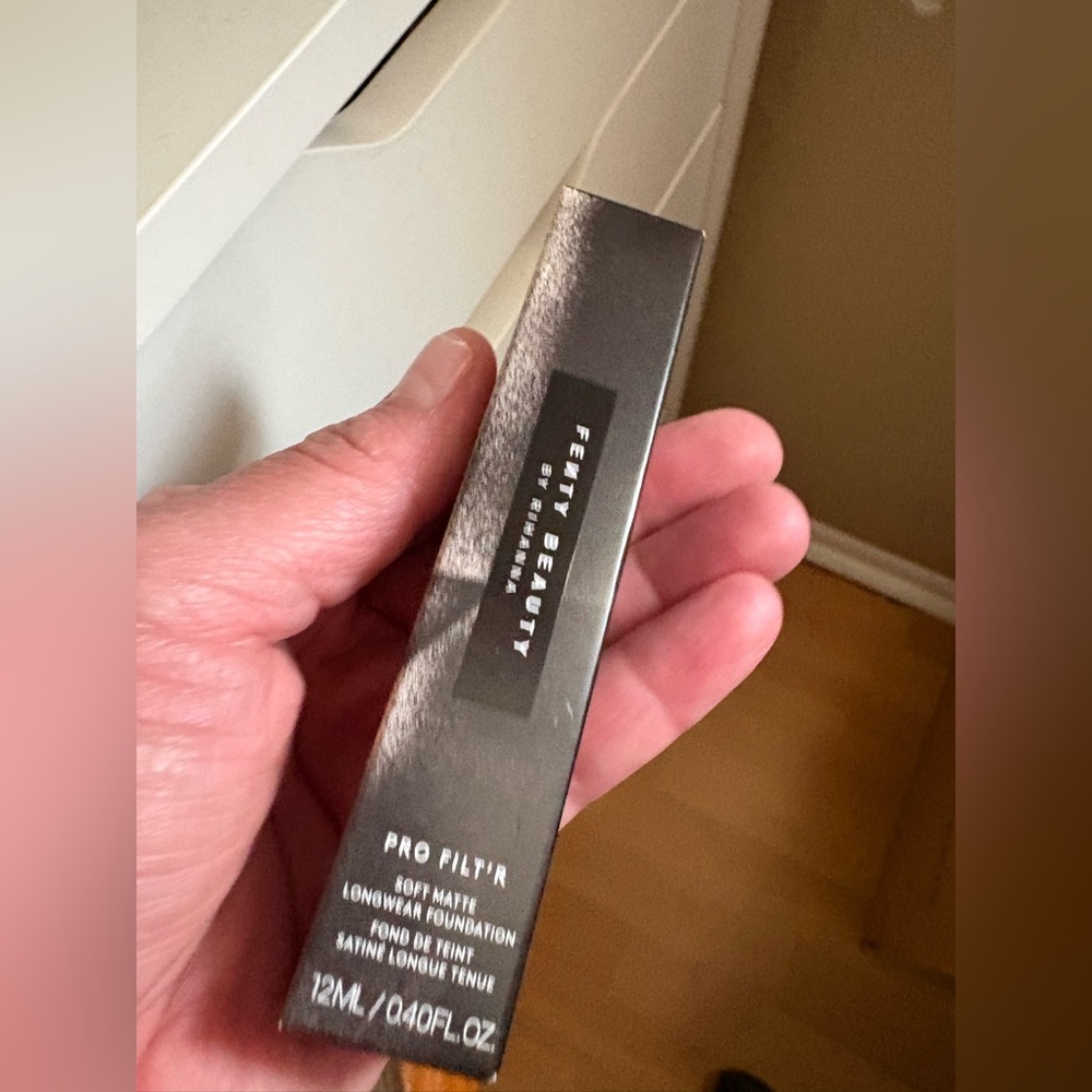 Fenty Beauty Pro Filt'r Soft Matte Foundation 140,Brand New Factory Sealed.